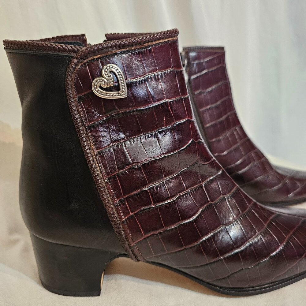 Brighton Brown Croc‑Embossed Italian Leather Ankle Boots Silver plate Heart sz 7